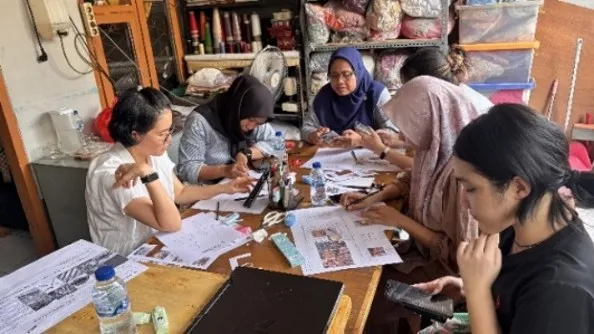 Kalisabuk Menjahit: Seni Tradisi yang Menghidupi Cilacap